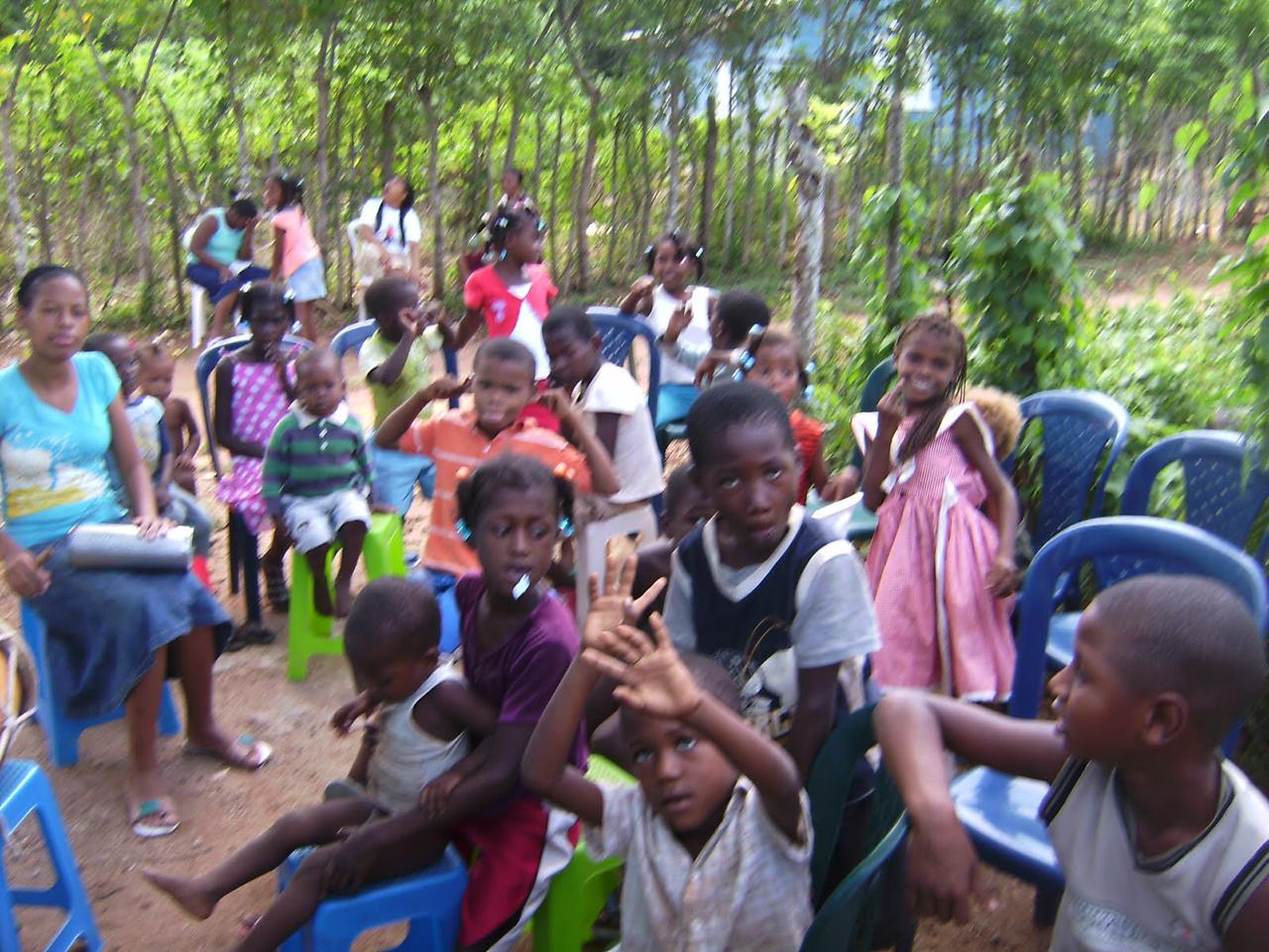 ¡Youth Pastor raises money and materials with Nation Fund for children in Dominican Republic!
